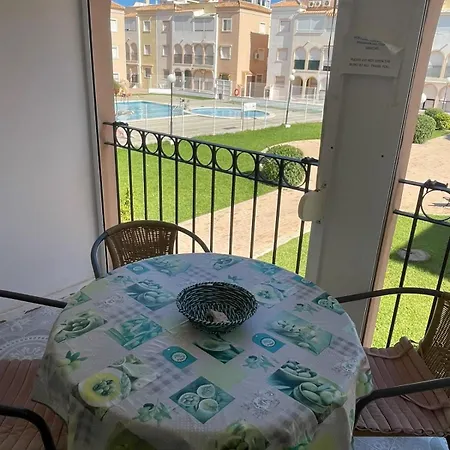 Seaside With Pool & Balcony Apartamento *