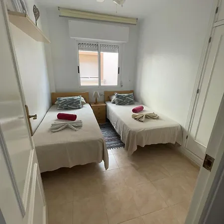 Apartamento Seaside With Pool & Balcony